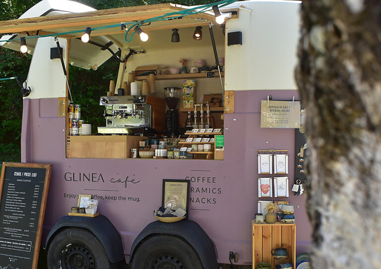 GLINEA CAFE – premična prodajalna keramičnih izdelkov in toplih napitkov